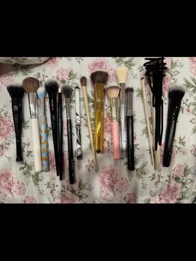 Assorted Women’s Makeup Brush Set